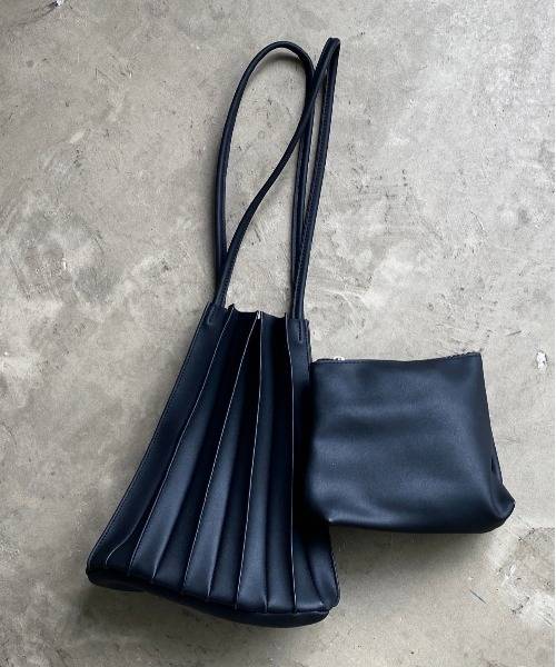 タグ付き新品★ZARAのプリーツ巾着バッグ★ブラック色★完売商品 タグ付き新品☆ZARAのプリーツ巾着バッグ☆ブラック色☆完売商品