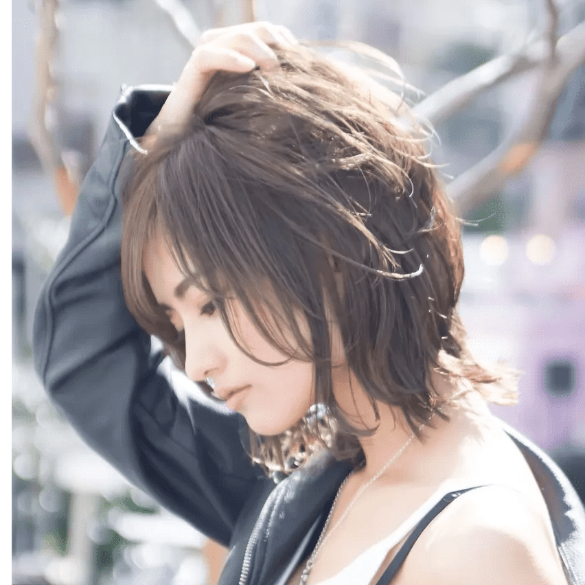 40代の髪型】夏におすすめ！ブラウン系カラーのショートヘア5選 | 4yuuu