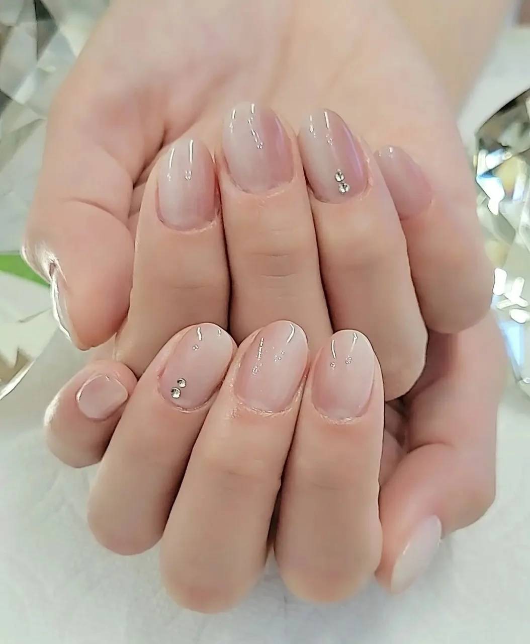 お呼ばれネイル 上品おしゃれ グレーのショートネイルデザイン5選 4yuuu お呼ばれネイル 上品おしゃれ グレーのショートネイルデザイン5選 4yuuu