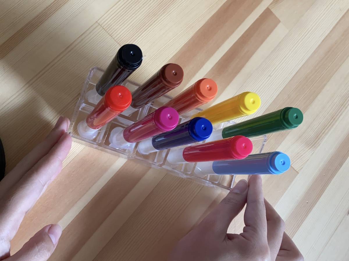 子どもあるあるだけど正直困る！ペンのキャップをなくさなくなる  