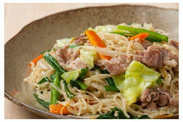 野菜たっぷり鶏ガラ味  塩焼きそば