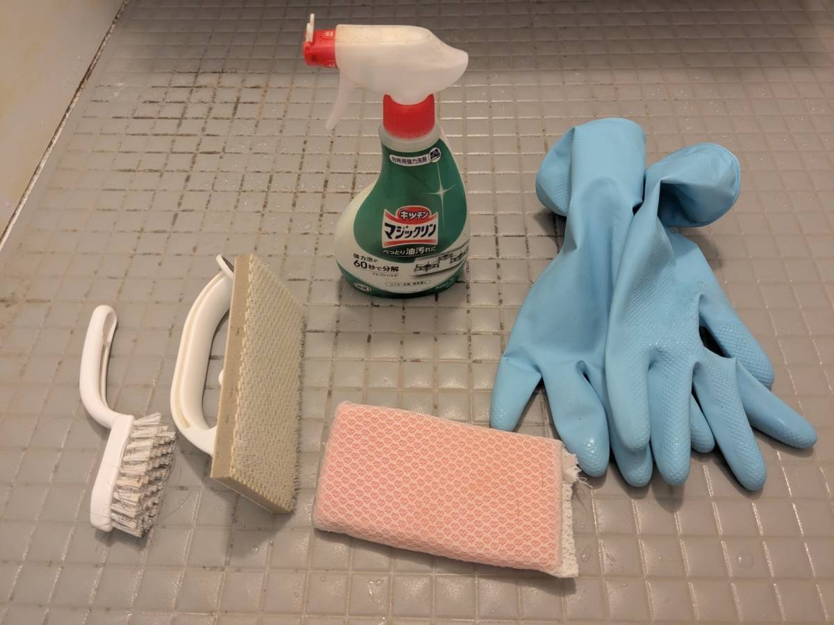 お風呂の床汚れを簡単に落とすお掃除術【使う洗剤はコレだけ】