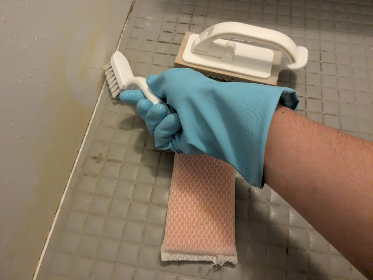 お風呂の床汚れを簡単に落とすお掃除術【使う洗剤はコレだけ】