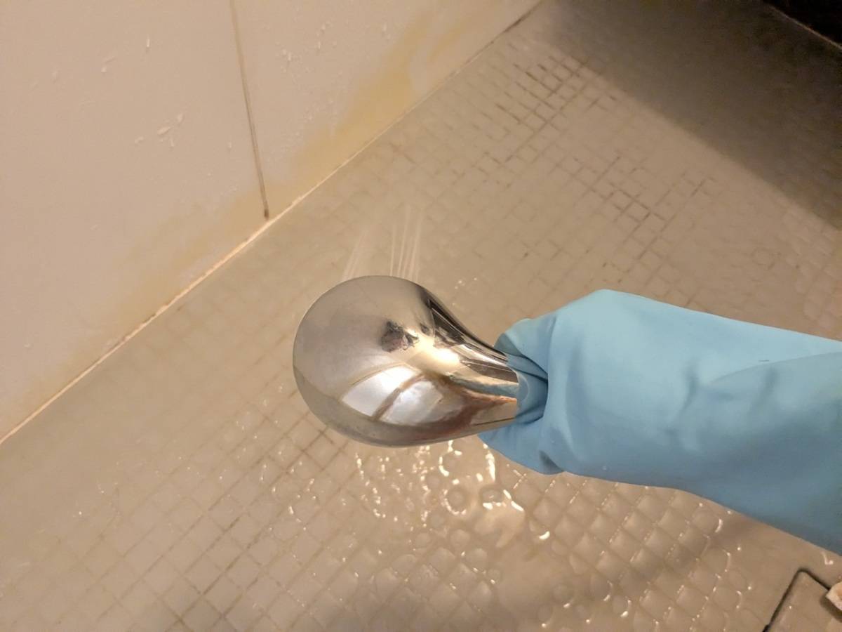 お風呂の床汚れを簡単に落とすお掃除術【使う洗剤はコレだけ】