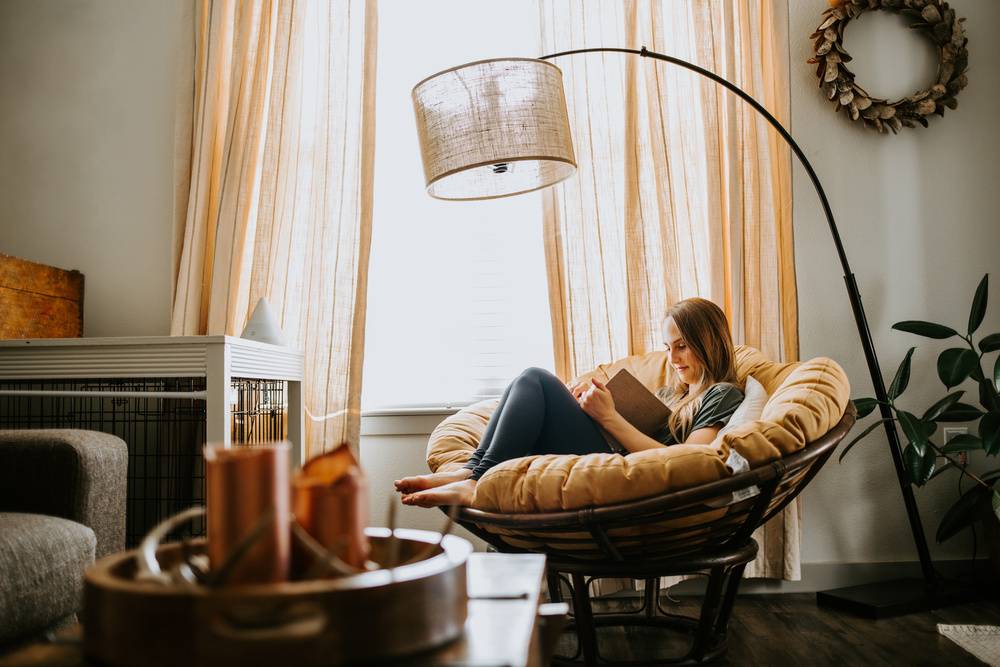 女性、読書
