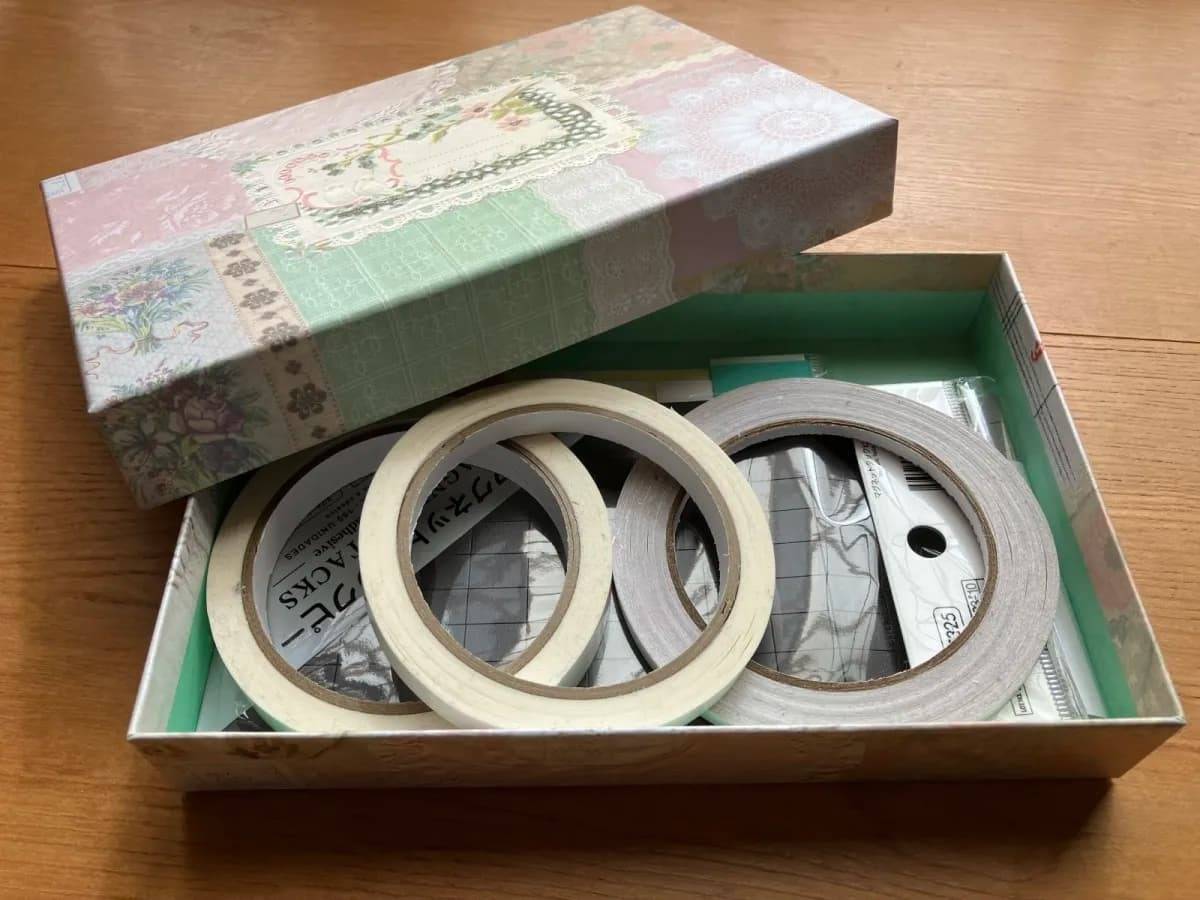 セリア文具小物収納BOX フタつき フレンチロマンチック−３