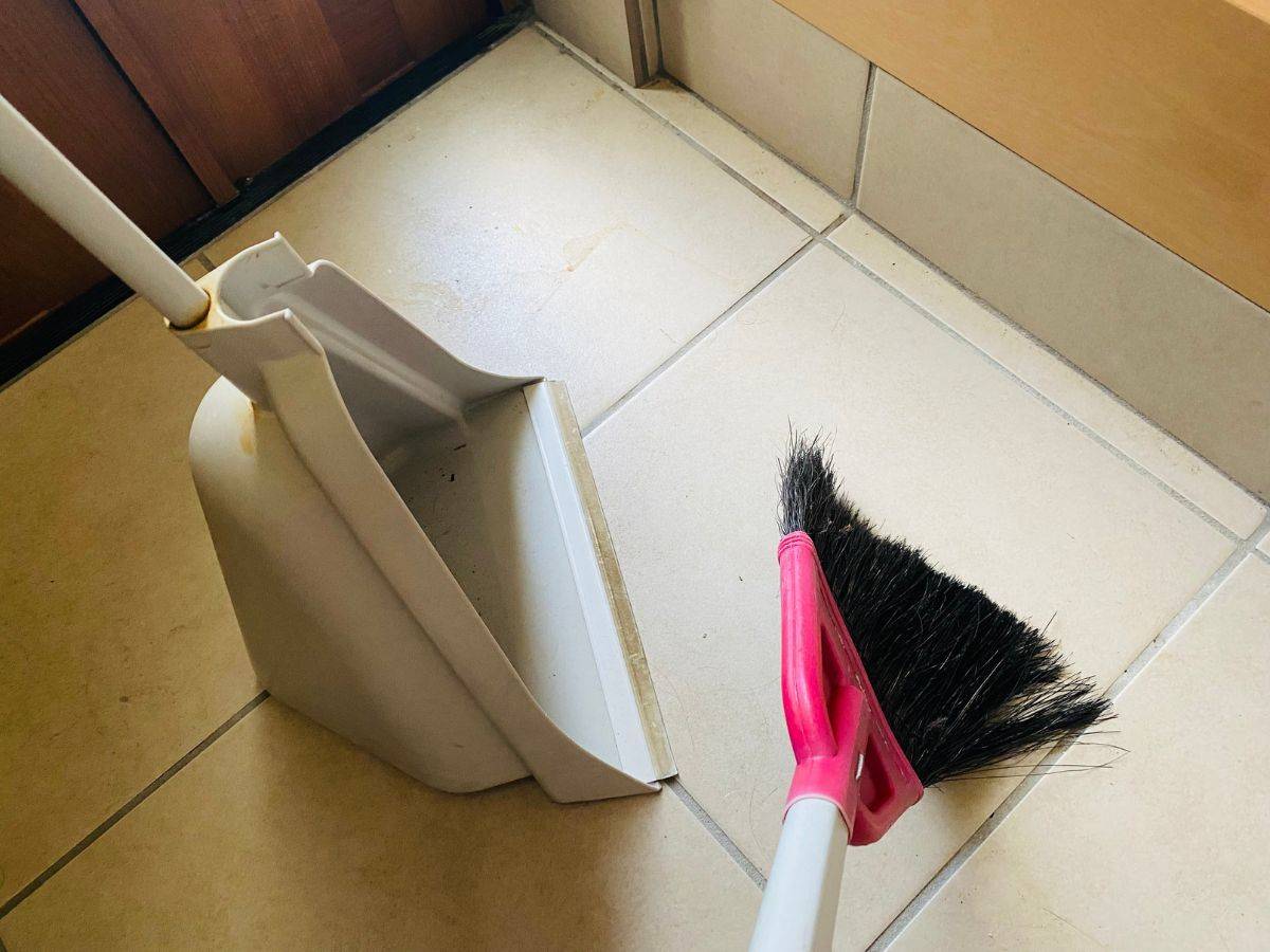 玄関タイルの黒ずみを簡単に落とすお掃除方法