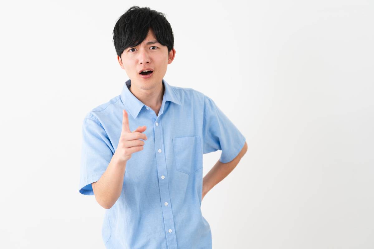 怒る人