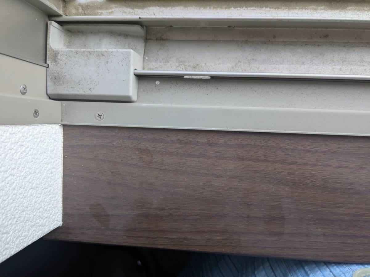 【洗剤なし】窓サッシのレールをピカピカにするお掃除術