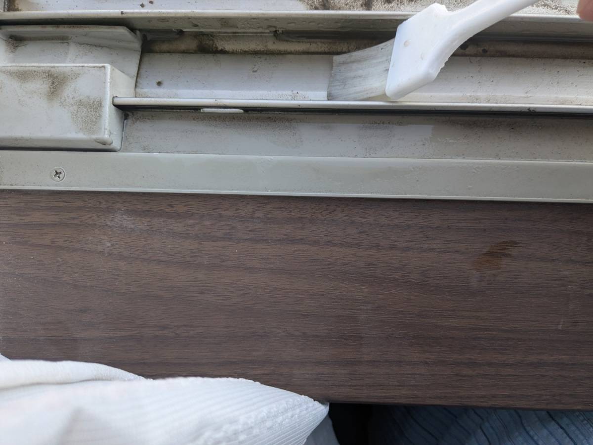【洗剤なし】窓サッシのレールをピカピカにするお掃除術