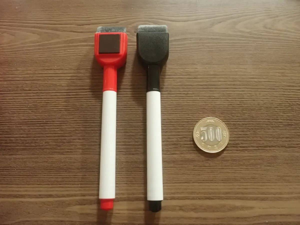 ダイソー消し付ホワイトボードマーカー(極細芯、黒・赤、2本)−２