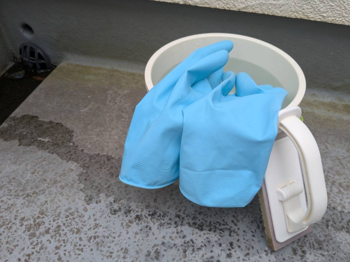 【洗剤なし】汚れたベランダを簡単にピカピカにできるコスパ最強お掃除術