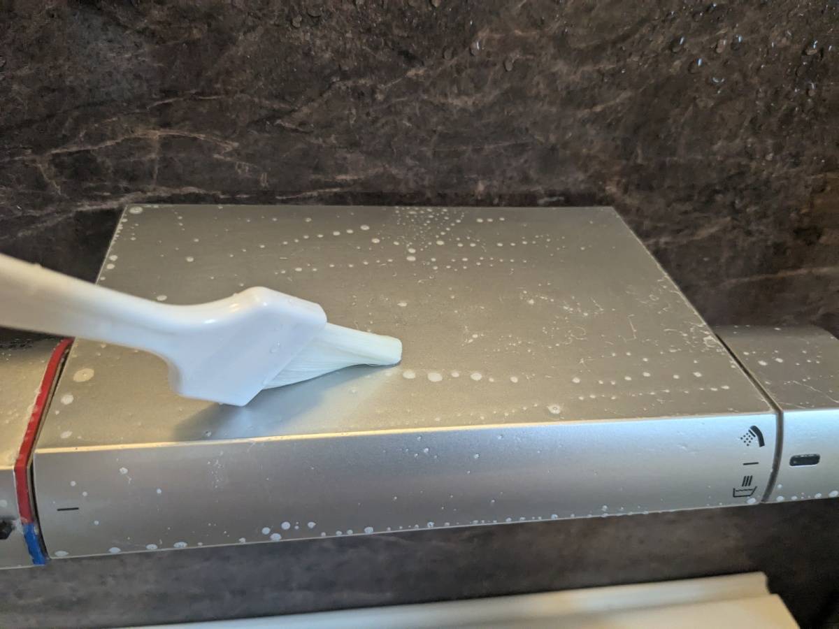 お風呂の蛇口の水垢・カリカリ汚れを一発で落とすお掃除術！