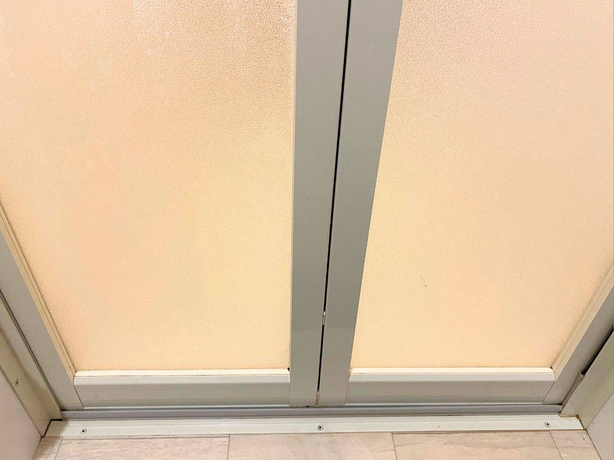 お風呂のドアをピカピカにするお掃除方法【簡単に丸洗いできます！】