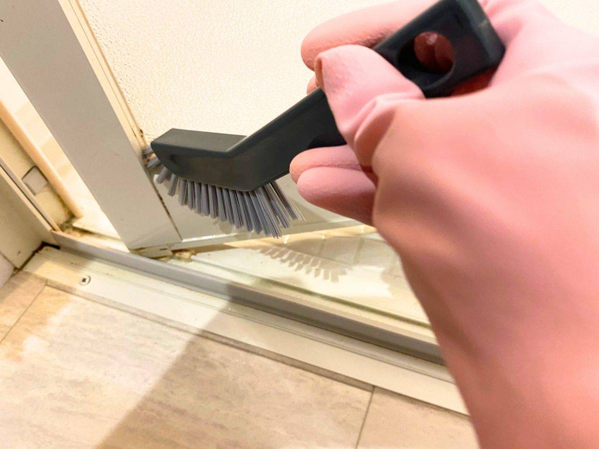 お風呂のドアをピカピカにするお掃除方法【簡単に丸洗いできます！】