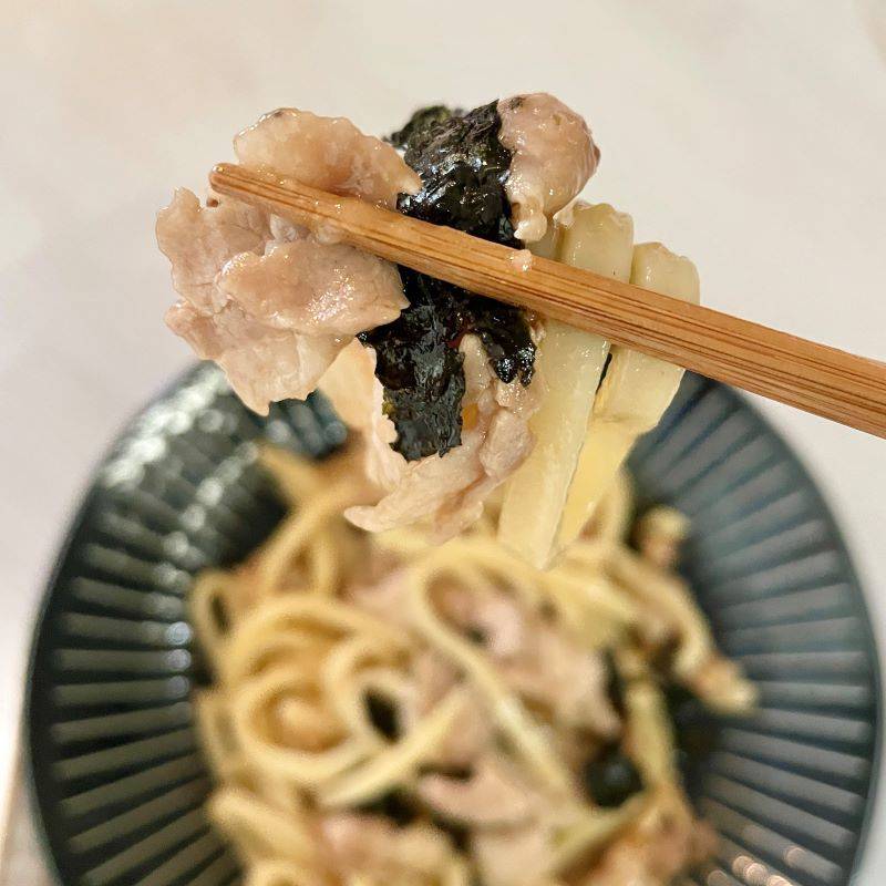 テーブルマーク公式の「豚バラしょうが焼きうどん」のレシピ