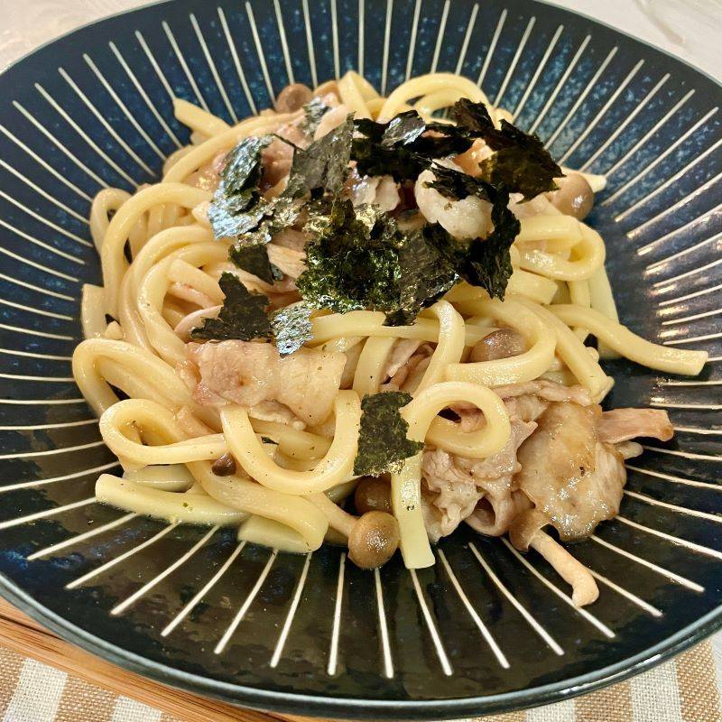 テーブルマーク公式の「豚バラしょうが焼きうどん」のレシピ