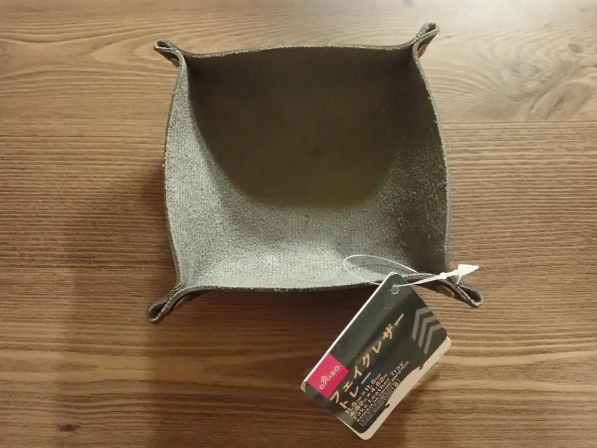 ダイソーフェイクレザートレー(カラーアソート、11.5cm×11.5cm)-1