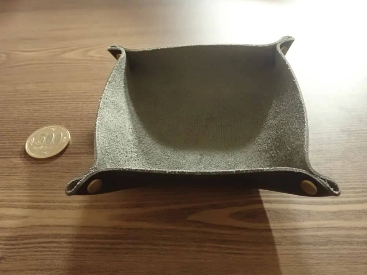 ダイソーフェイクレザートレー(カラーアソート、11.5cm×11.5cm)−２
