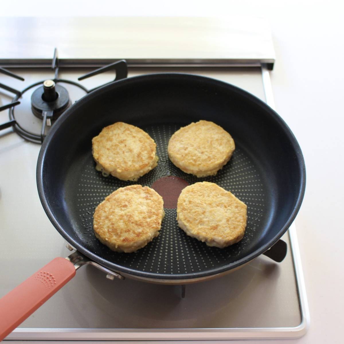 JAグループ公式の「ヘルシー♪おつまみ♪お弁当に♪えのき入りハンバーグ」のレシピ