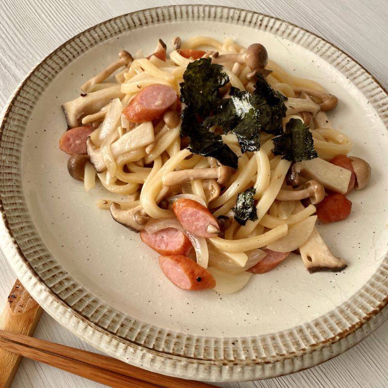 テーブルマーク公式の「きのこのマヨポンうどん」のレシピ