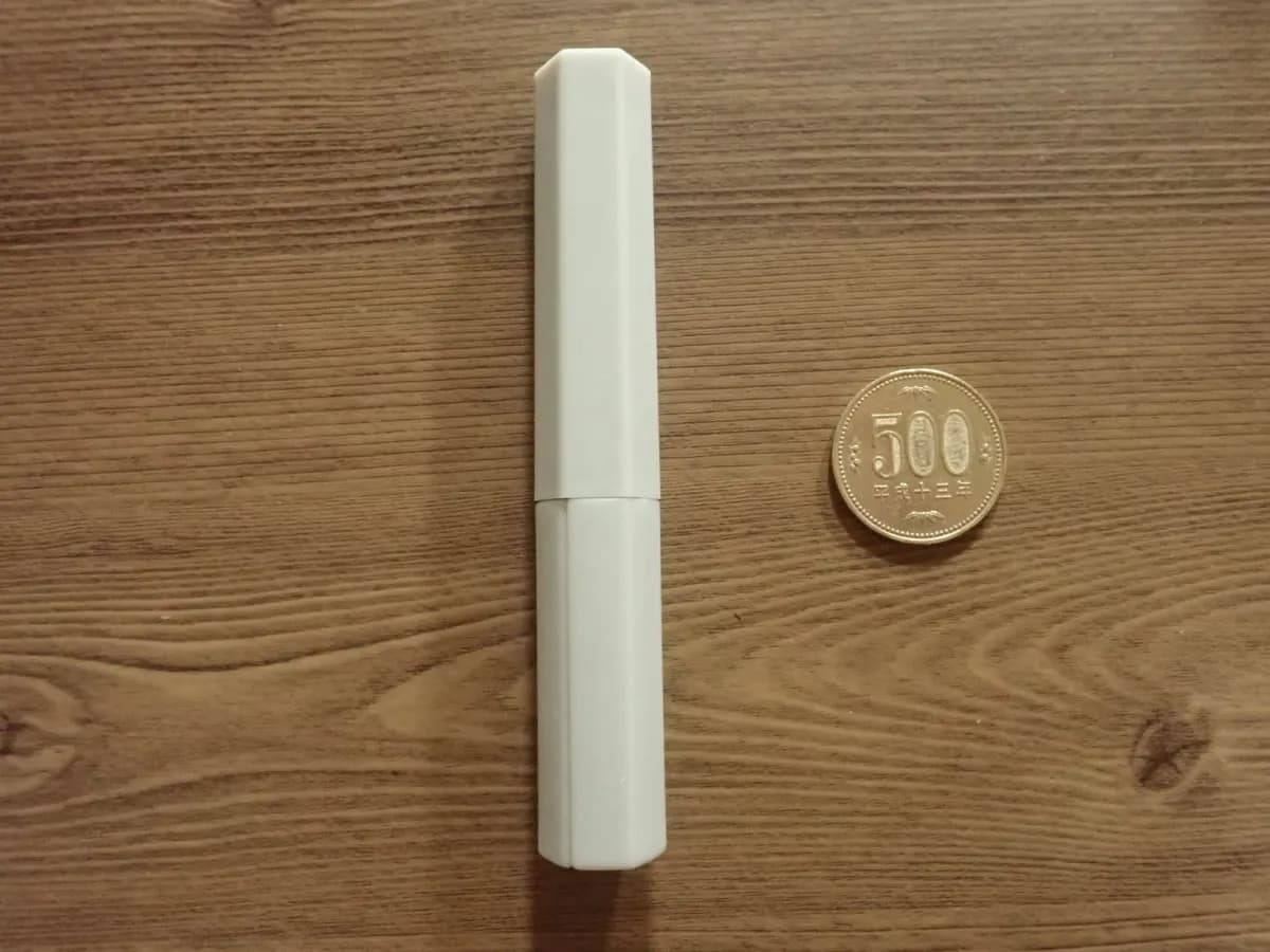 ダイソーコンパクトハサミ(六角型、グレー)−２