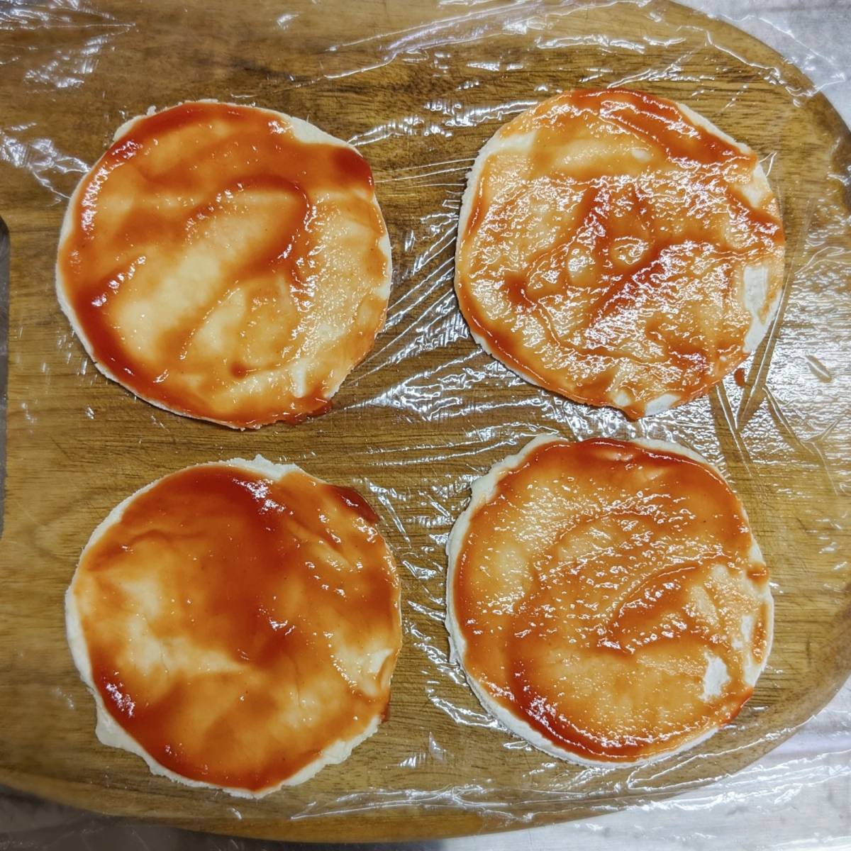 JAグループ公式の「パリッとひとくち！餃子の皮でアレンジチーズピザ」のレシピ