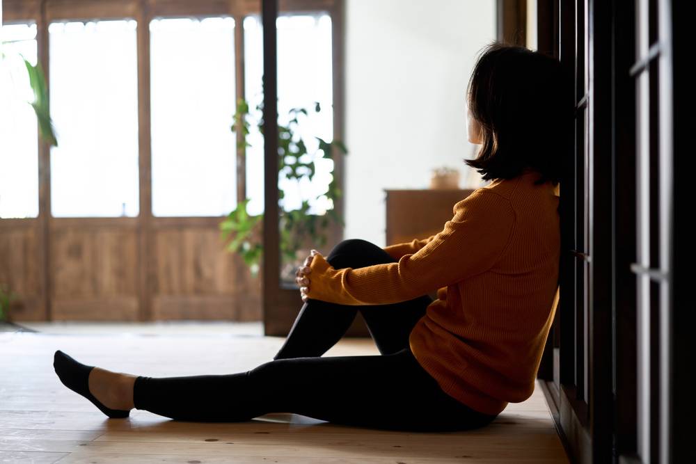 落ち込む女性