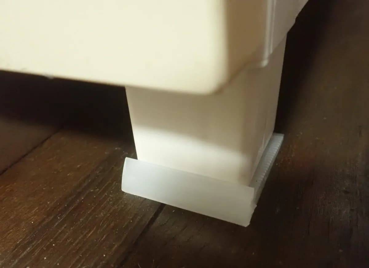 ダイソー家具転倒防止安定板(小)2P−３