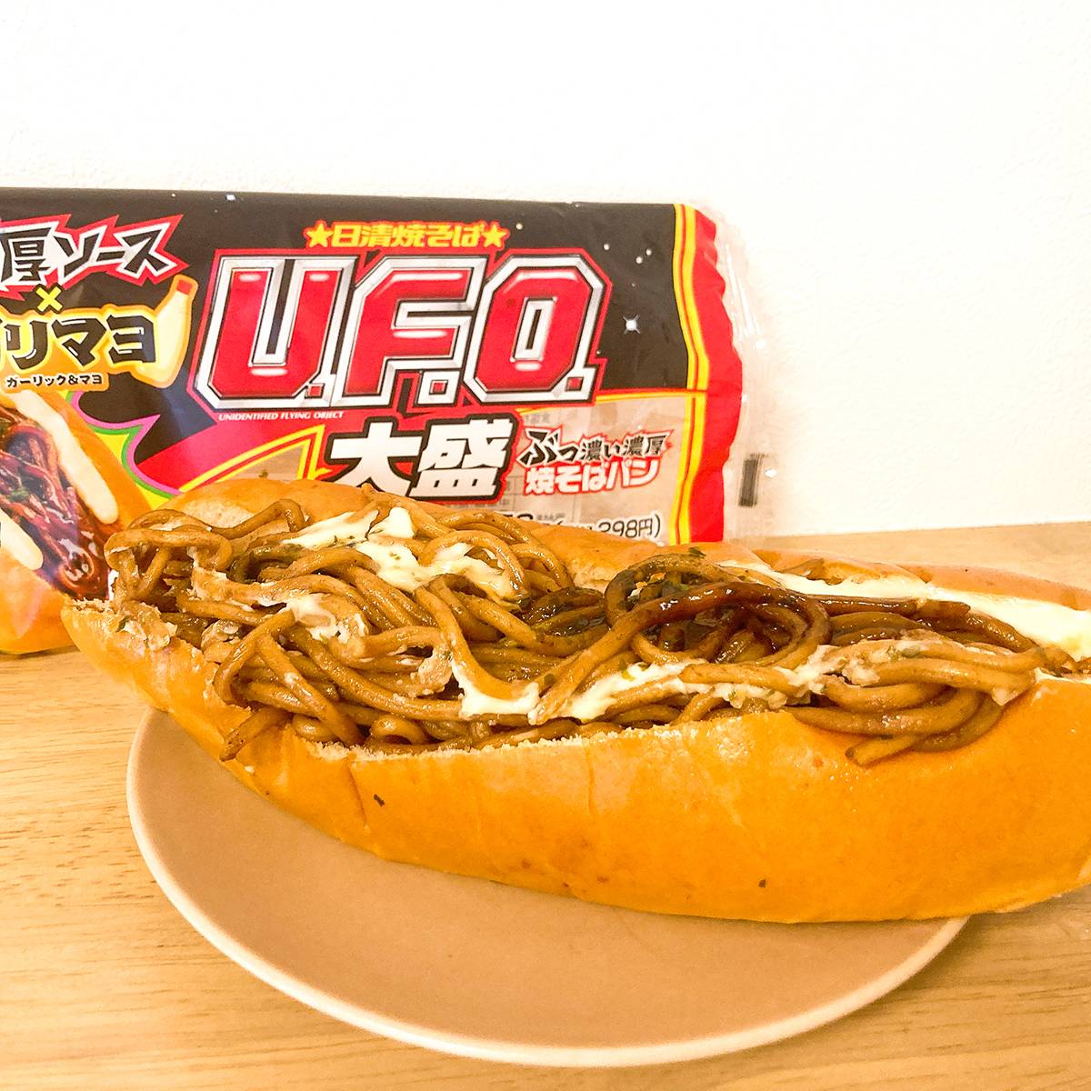 ファミリーマート「U.F.O.ぶっ濃い濃厚大盛焼そばパン」