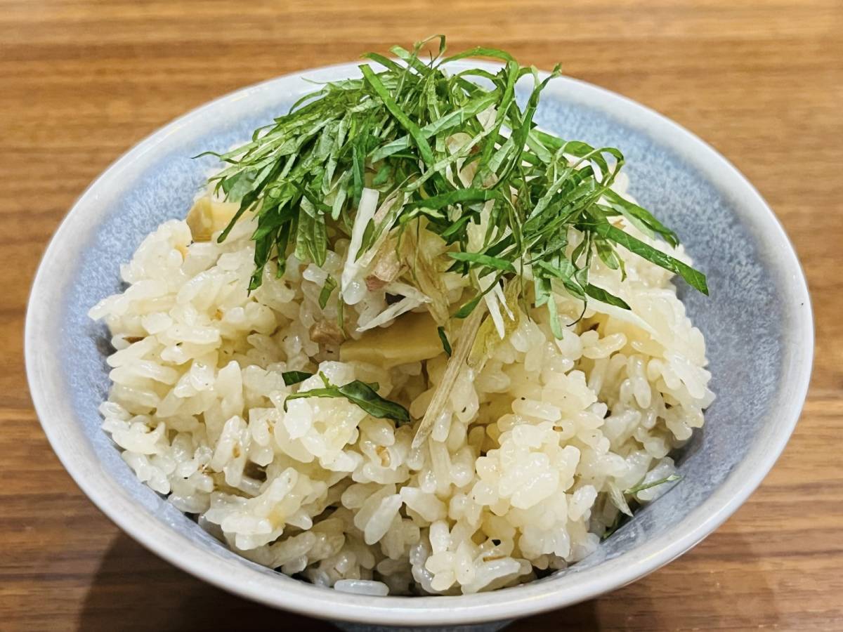 実山椒がよくきいた味わいと具材の食感が◎