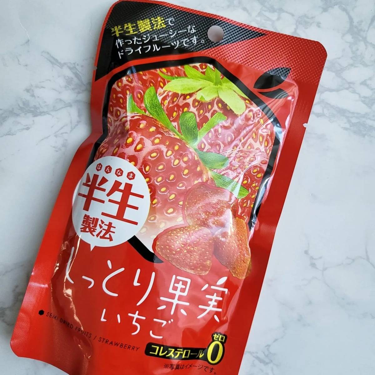 ダイソーファーストジャパン しっとり果実 いちご 25g−１