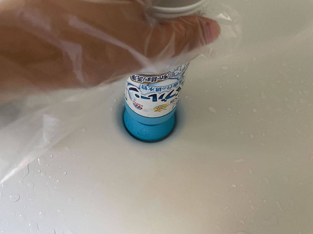 らくハピマッハ泡バブルーン_排水溝にセット