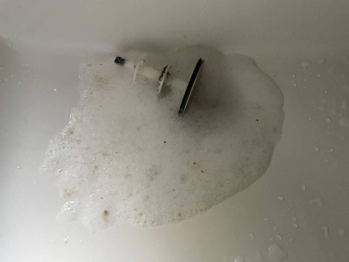 らくハピマッハ泡バブルーン_排水溝きたない