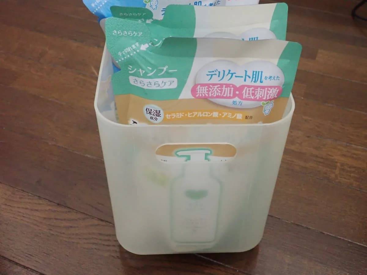 ダイソーピタッとキャスター クリアタイプ−３