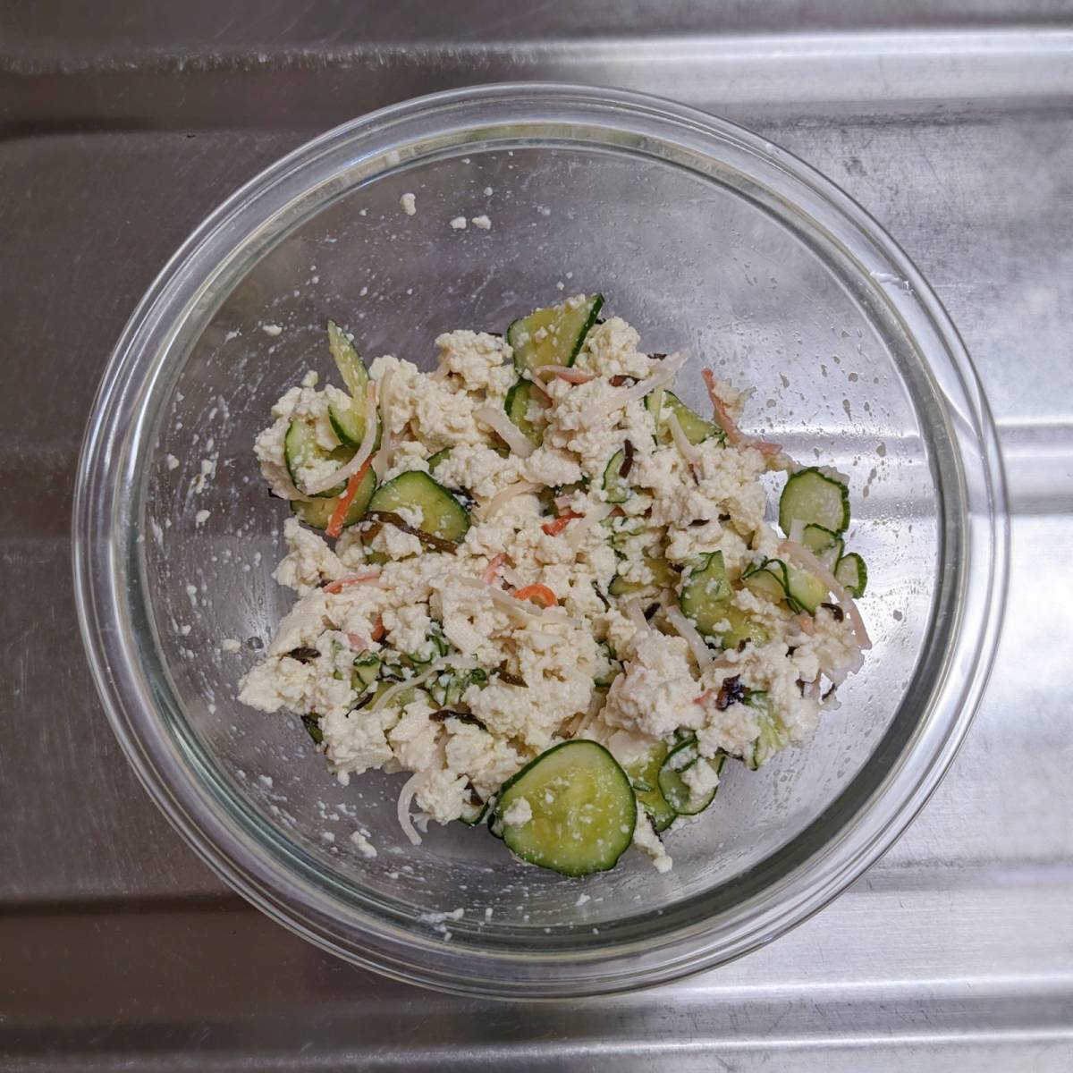 くらこん公式の「くずし豆腐の塩こんぶ和え」のレシピ