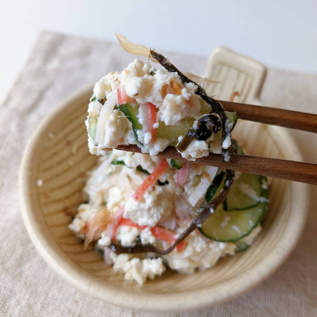 くらこん公式の「くずし豆腐の塩こんぶ和え」のレシピ