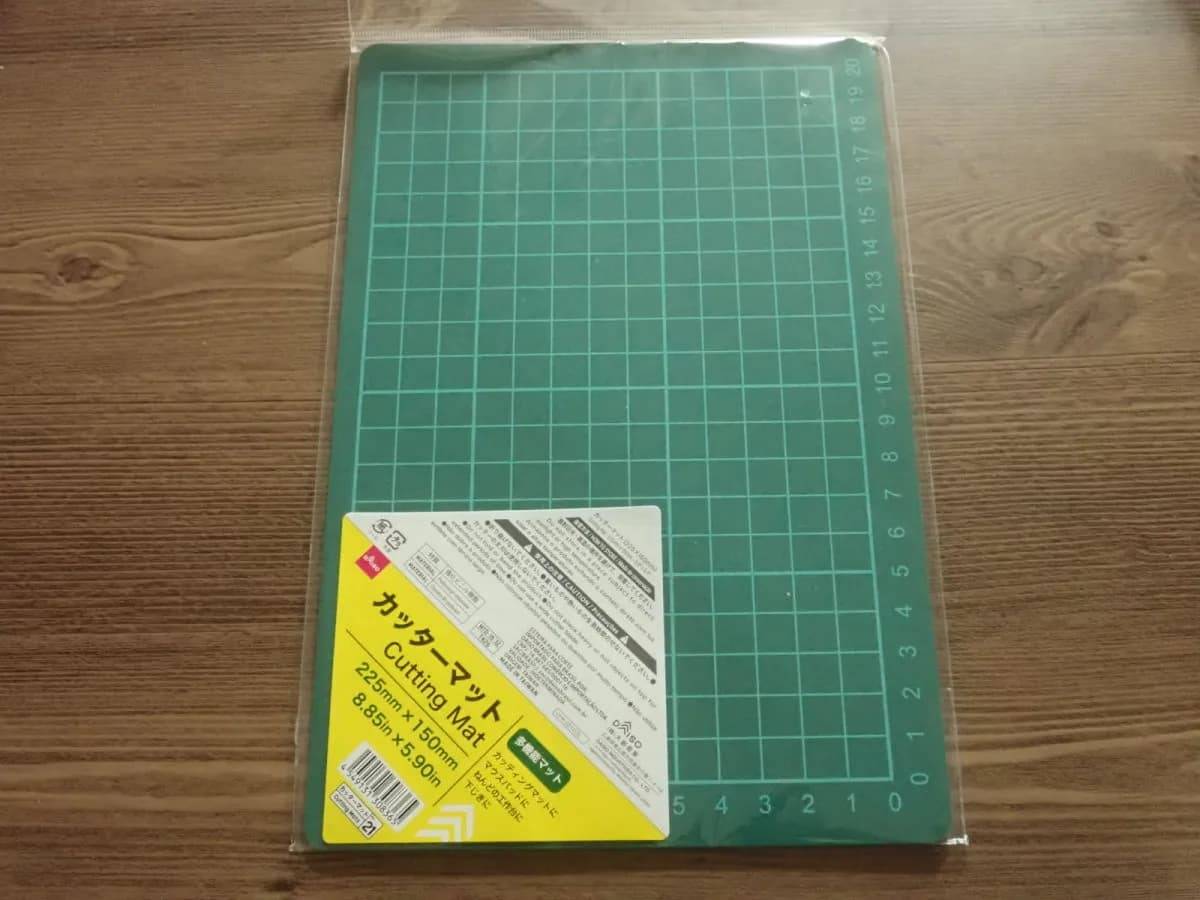 ダイソーカッターマット(225×150mm)−１