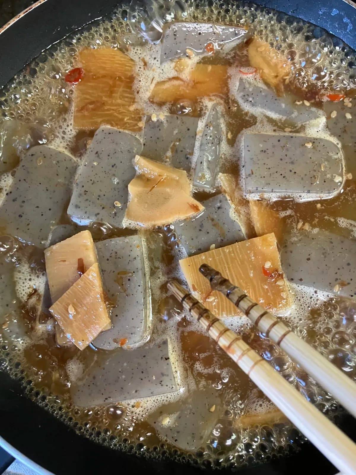 ダイソー丸美屋 おうち食堂こんにゃくのピリ辛煮の素 140gー3