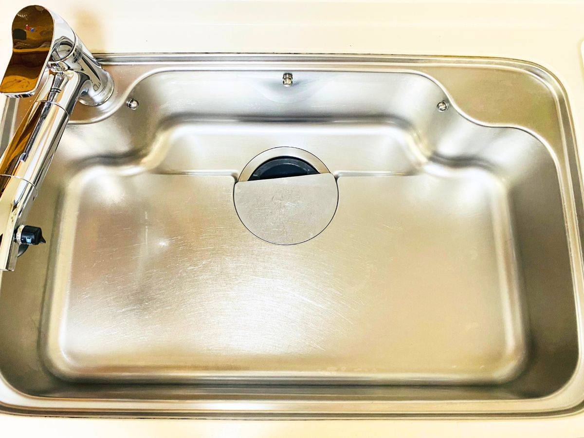 シンクの水滴跡を一発でピカピカにするお掃除方法！