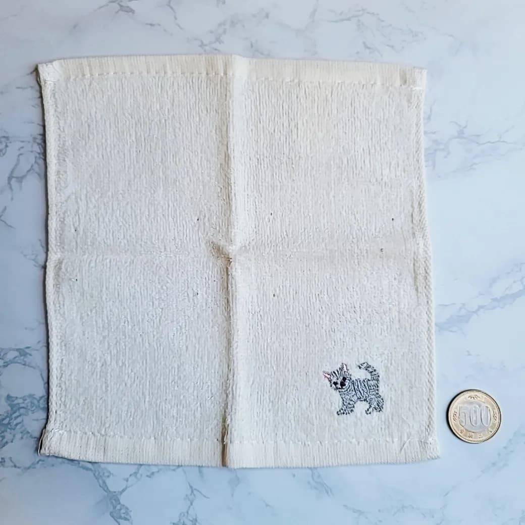 ダイソーシャーリング刺繍ハンカチ(ネコ)−２