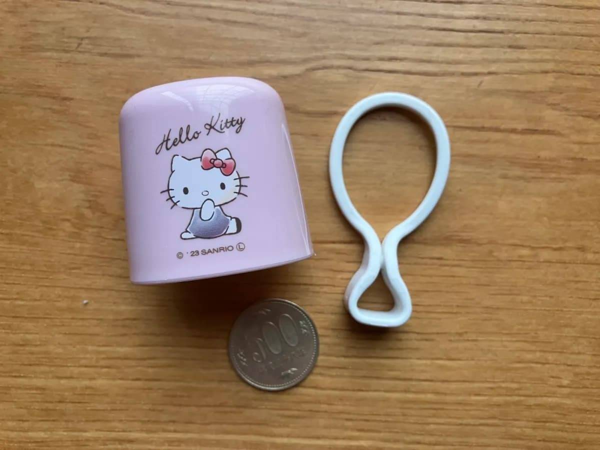 ダイソーマウスウォッシュコップ キティ くすみ-2