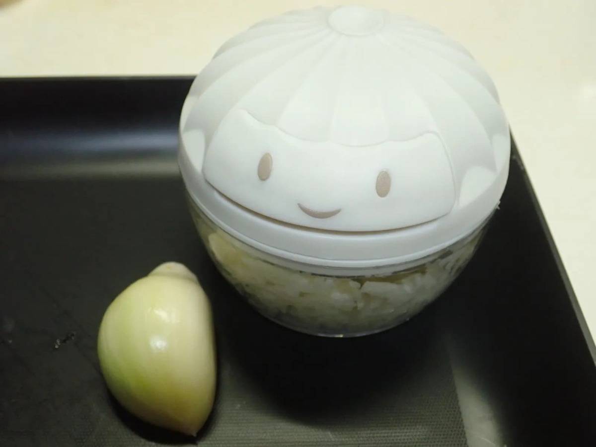 ダイソーミニハンドル野菜カッター−３