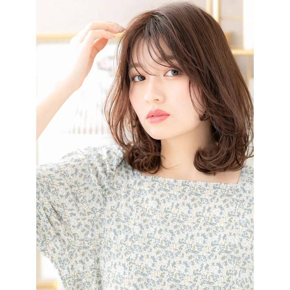 透明感のあるくすみベージュ