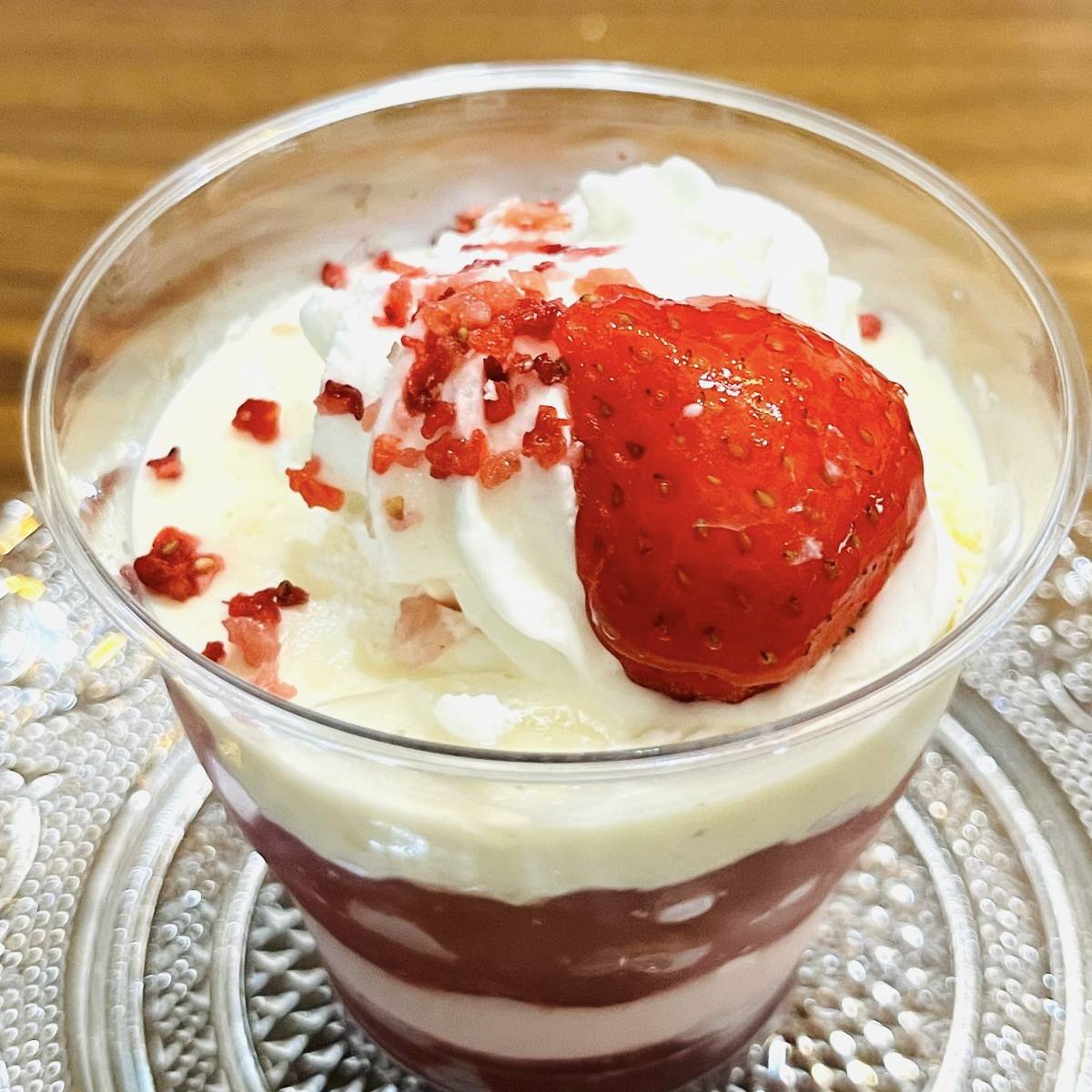 シャトレーゼの「Dessertパルフェ ベリー・ルージュ」