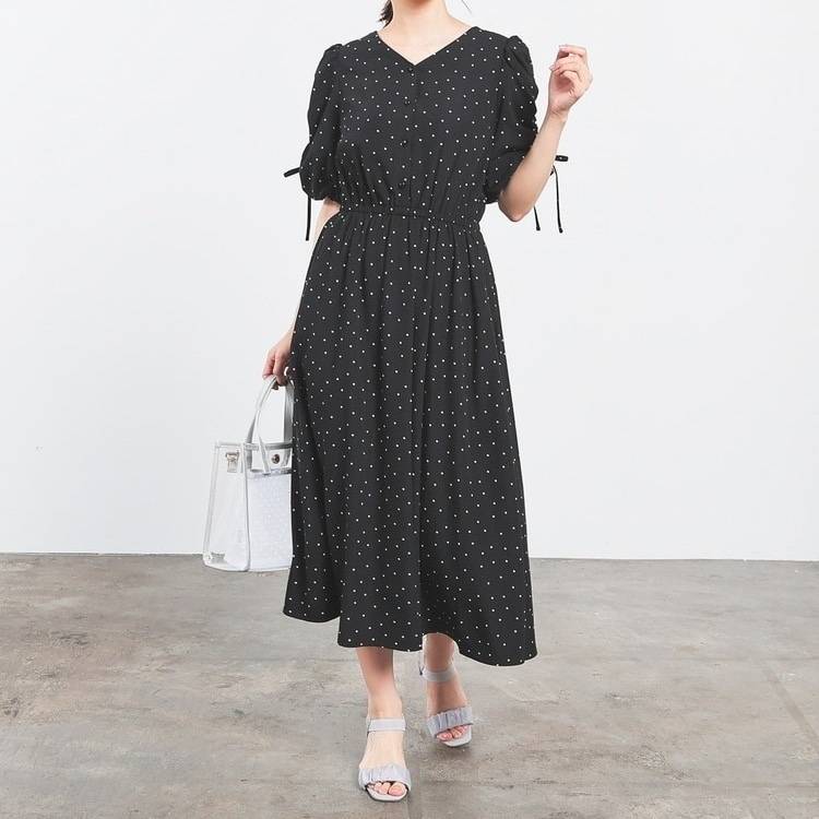 7月の華やかワンピース