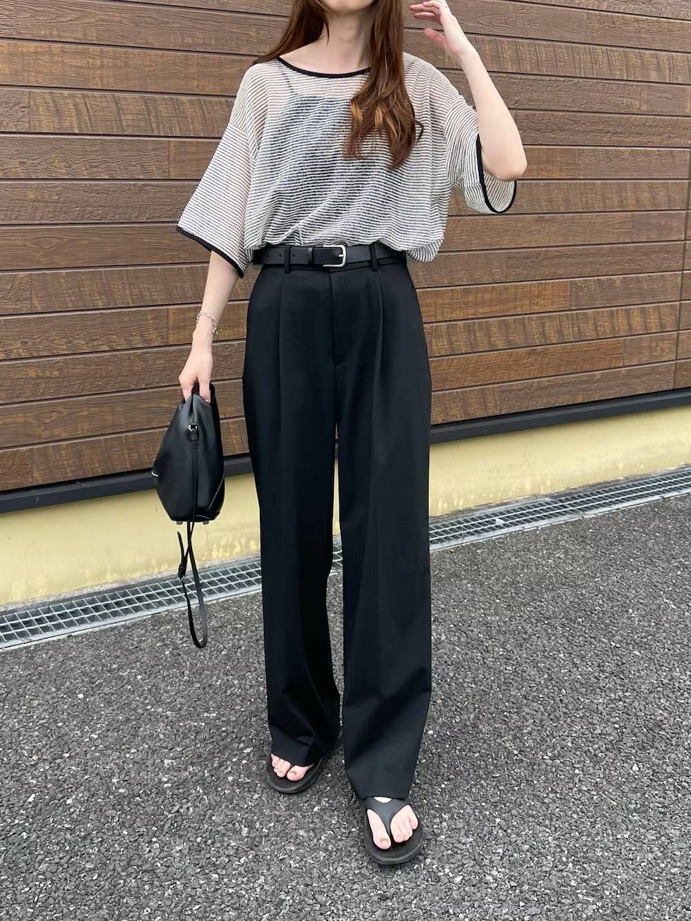 シアー素材のトップスを合わせて涼しげに♡