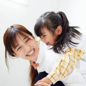 シングルマザーの《リアル貯金額》。老後まで考えられない……。子どものために貯金したい【FPが解説】