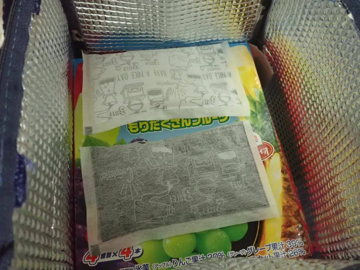 ダイソー保冷剤表面の結露を吸収する保冷剤(カフェ柄、70g×2)−３