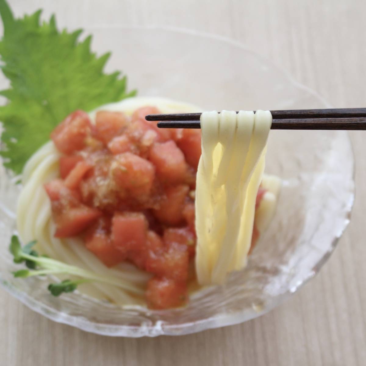 テーブルマーク公式の「凍りトマトの夏うどん」のレシピ